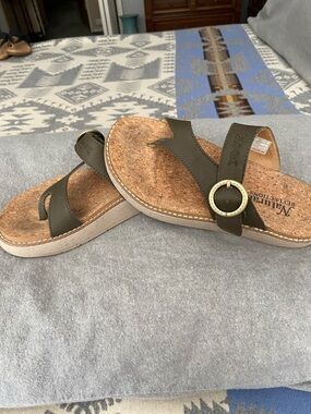 Natural Reflections brand thong style size 6